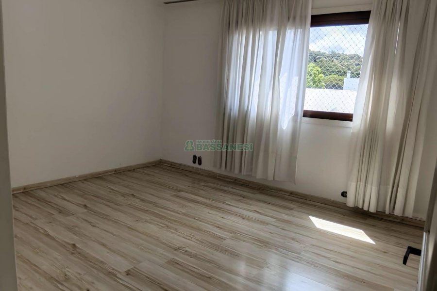 Apartamento com 171m², 3 dormitórios, 2 vagas, no bairro Centro em Caxias do Sul para Alugar ou Comprar
