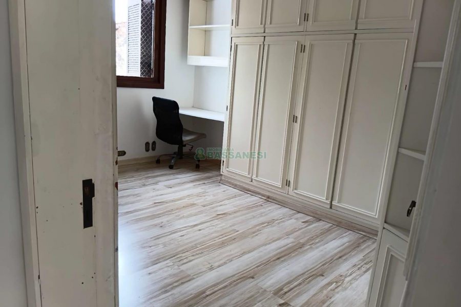 Apartamento com 171m², 3 dormitórios, 2 vagas, no bairro Centro em Caxias do Sul para Alugar ou Comprar