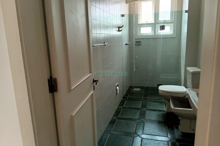 Apartamento com 171m², 3 dormitórios, 2 vagas, no bairro Centro em Caxias do Sul para Alugar ou Comprar