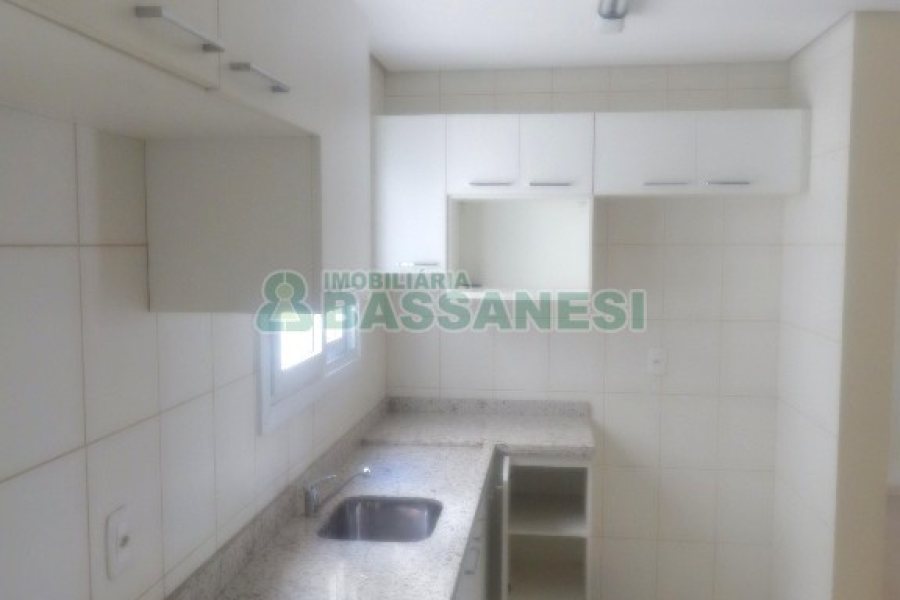 Apartamento com 71m², 2 dormitórios, 2 vagas, no bairro Lourdes em Caxias do Sul para Comprar