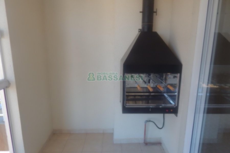 Apartamento com 71m², 2 dormitórios, 2 vagas, no bairro Lourdes em Caxias do Sul para Comprar