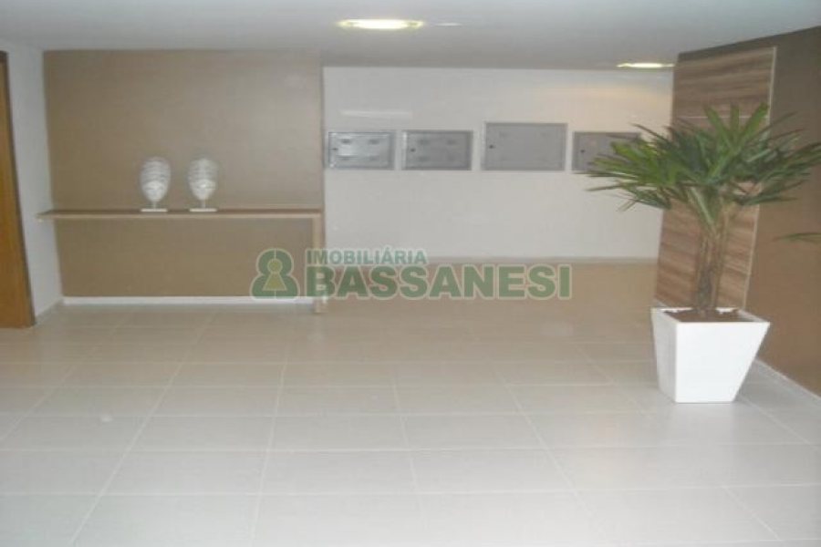 Apartamento com 71m², 2 dormitórios, 2 vagas, no bairro Lourdes em Caxias do Sul para Comprar