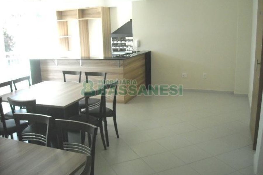 Apartamento com 71m², 2 dormitórios, 2 vagas, no bairro Lourdes em Caxias do Sul para Comprar