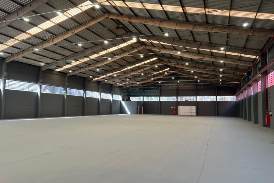 Pavilhão com 2000m², no bairro Santa Catarina em Caxias do Sul para Alugar