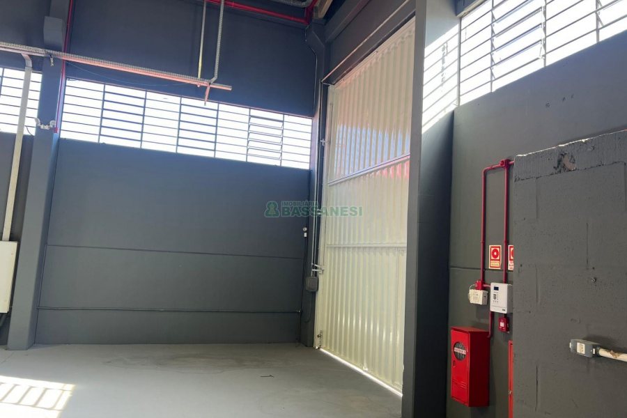 Pavilhão com 2000m², no bairro Santa Catarina em Caxias do Sul para Alugar