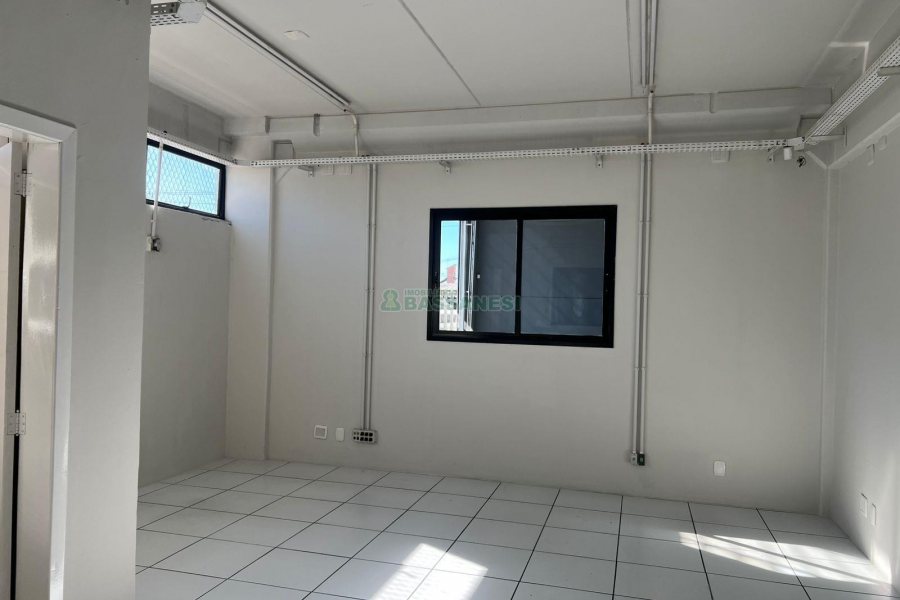 Pavilhão com 2000m², no bairro Santa Catarina em Caxias do Sul para Alugar