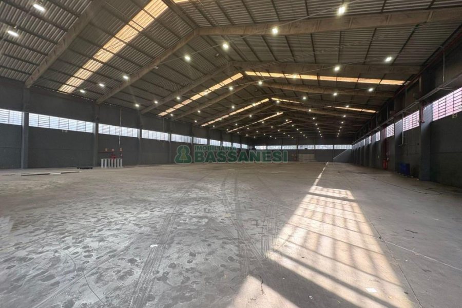 Pavilhão com 2000m², no bairro Santa Catarina em Caxias do Sul para Alugar
