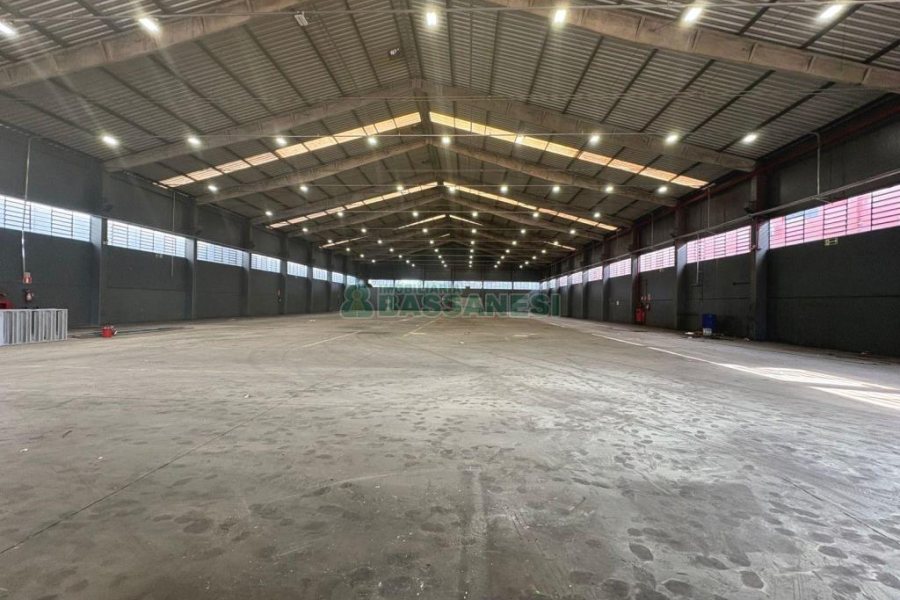 Pavilhão com 2000m², no bairro Santa Catarina em Caxias do Sul para Alugar