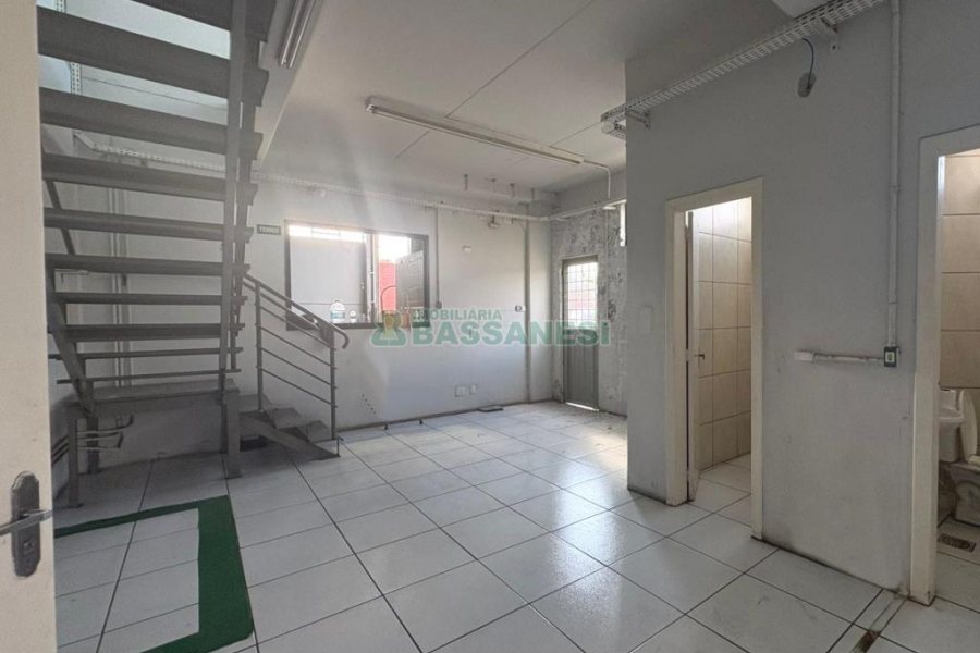 Pavilhão com 2000m², no bairro Santa Catarina em Caxias do Sul para Alugar