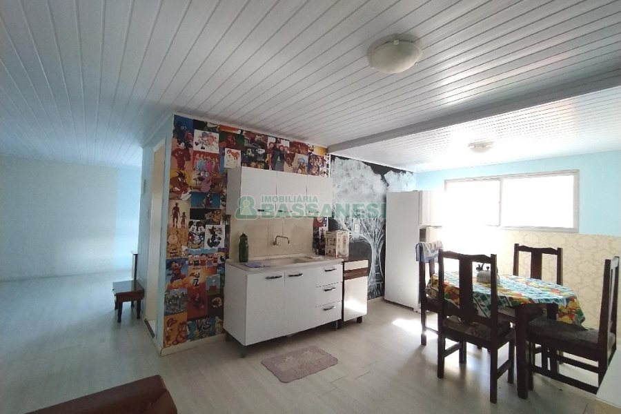 Casa com 225m², 3 dormitórios, 2 vagas, no bairro Universitário em Caxias do Sul para Comprar