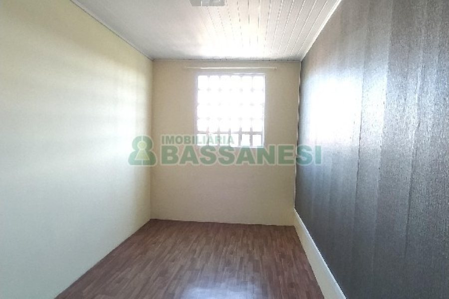 Casa com 225m², 3 dormitórios, 2 vagas, no bairro Universitário em Caxias do Sul para Comprar