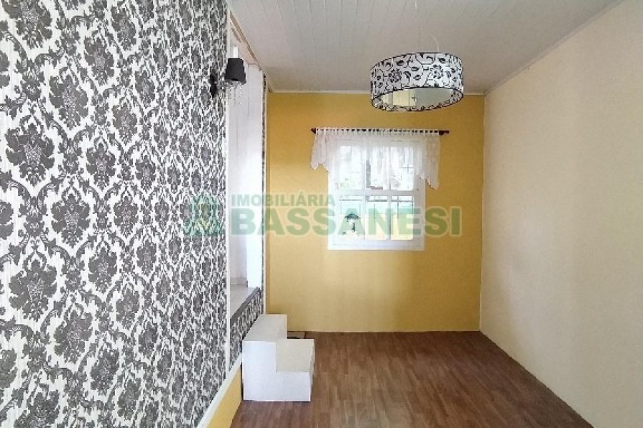 Casa com 225m², 3 dormitórios, 2 vagas, no bairro Universitário em Caxias do Sul para Comprar