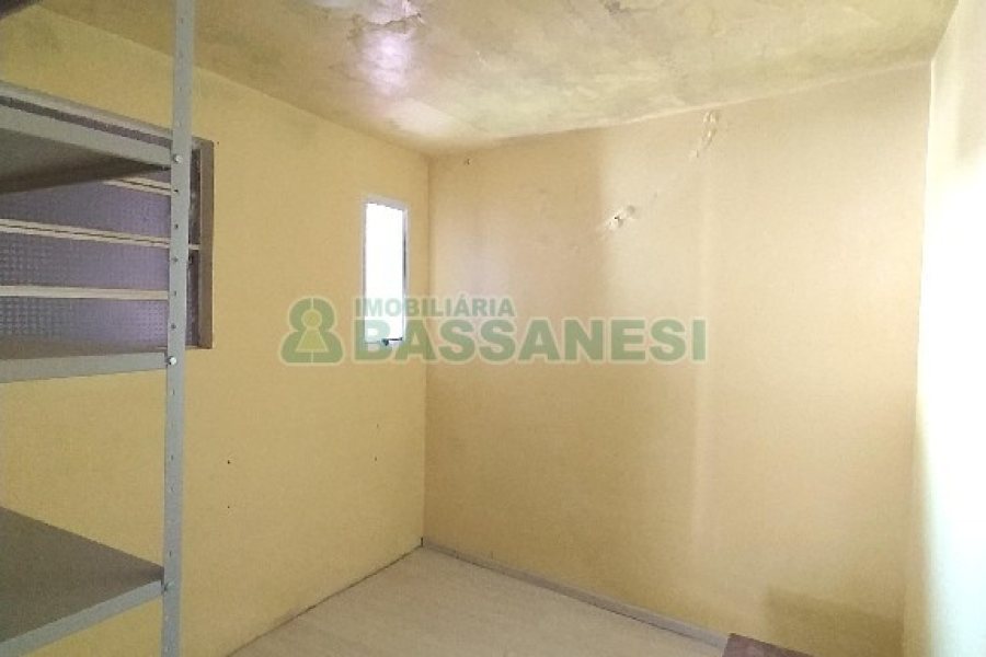 Casa com 225m², 3 dormitórios, 2 vagas, no bairro Universitário em Caxias do Sul para Comprar