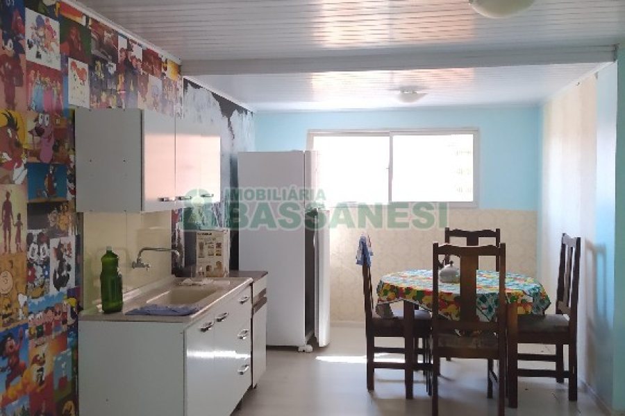 Casa com 225m², 3 dormitórios, 2 vagas, no bairro Universitário em Caxias do Sul para Comprar