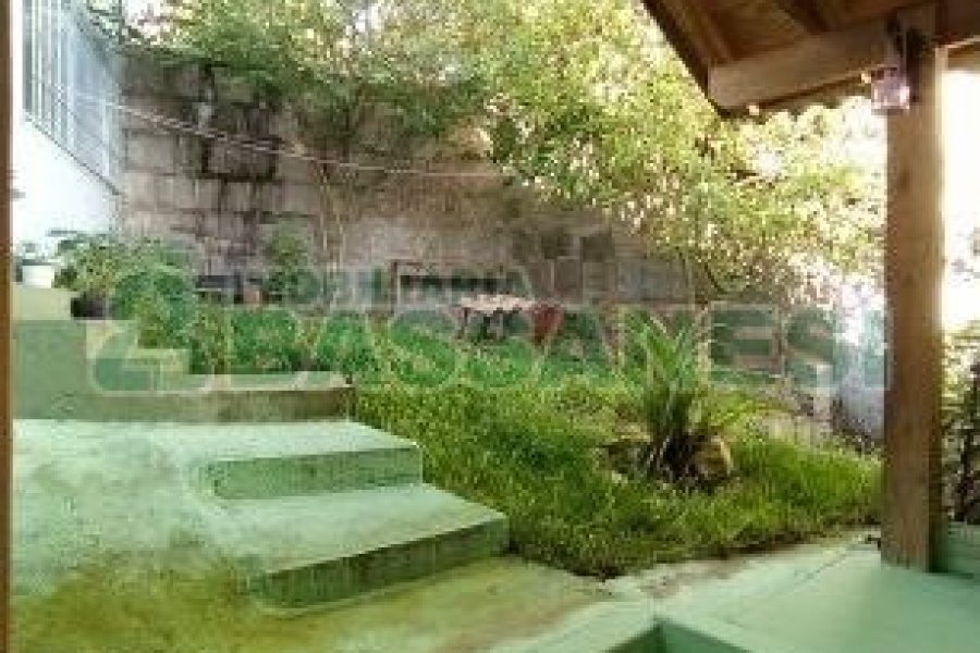 Casa com 225m², 3 dormitórios, 2 vagas, no bairro Universitário em Caxias do Sul para Comprar