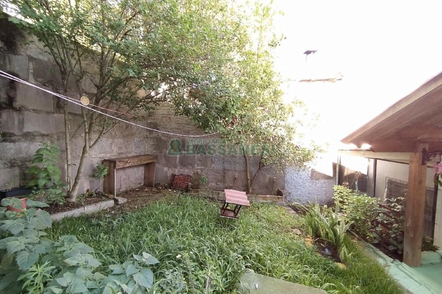 Casa com 225m², 3 dormitórios, 2 vagas, no bairro Universitário em Caxias do Sul para Comprar