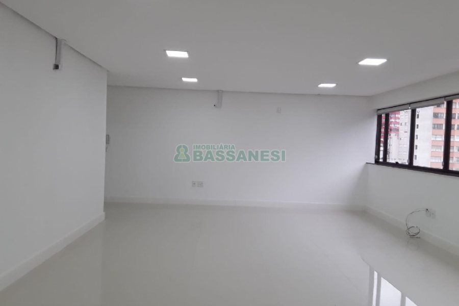 Sala com 61m², 1 vaga, no bairro Centro em Caxias do Sul para Alugar