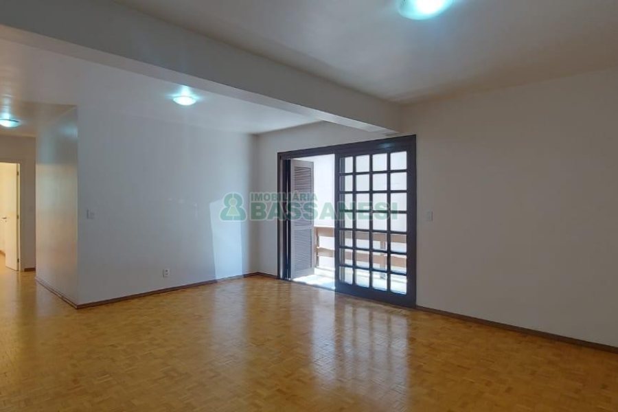 Apartamento com 90m², 3 dormitórios, 2 vagas, no bairro Santa Catarina em Caxias do Sul para Alugar
