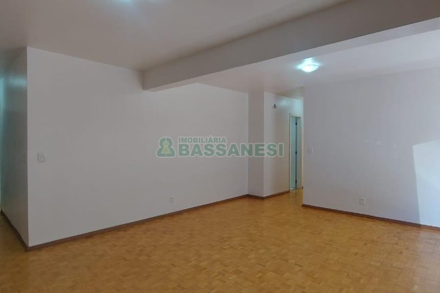 Apartamento com 90m², 3 dormitórios, 2 vagas, no bairro Santa Catarina em Caxias do Sul para Alugar