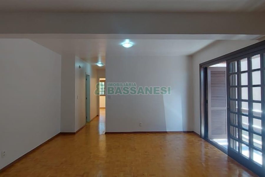 Apartamento com 90m², 3 dormitórios, 2 vagas, no bairro Santa Catarina em Caxias do Sul para Alugar