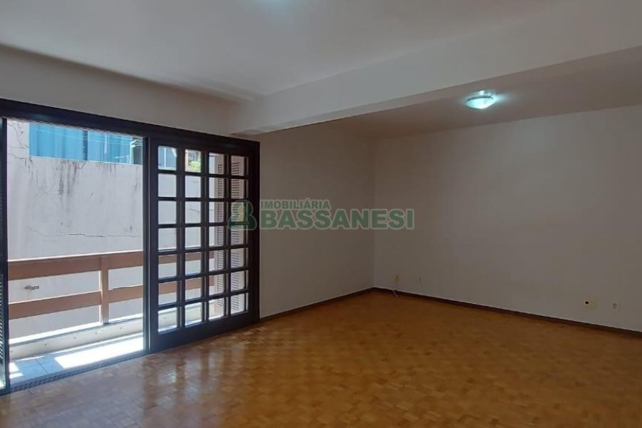 Apartamento com 90m², 3 dormitórios, 2 vagas, no bairro Santa Catarina em Caxias do Sul para Alugar
