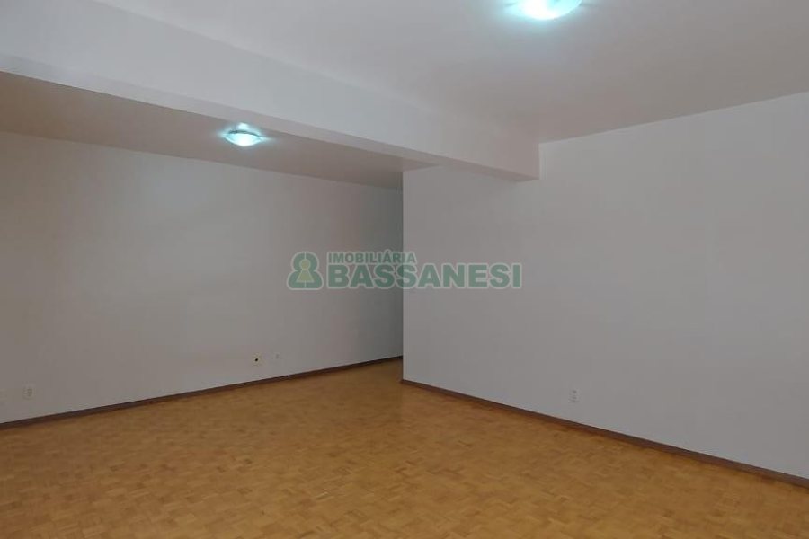 Apartamento com 90m², 3 dormitórios, 2 vagas, no bairro Santa Catarina em Caxias do Sul para Alugar