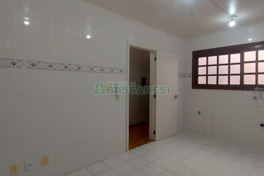 Apartamento com 90m², 3 dormitórios, 2 vagas, no bairro Santa Catarina em Caxias do Sul para Alugar