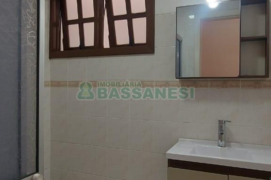 Apartamento com 90m², 3 dormitórios, 2 vagas, no bairro Santa Catarina em Caxias do Sul para Alugar