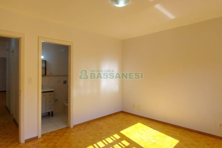 Apartamento com 90m², 3 dormitórios, 2 vagas, no bairro Santa Catarina em Caxias do Sul para Alugar
