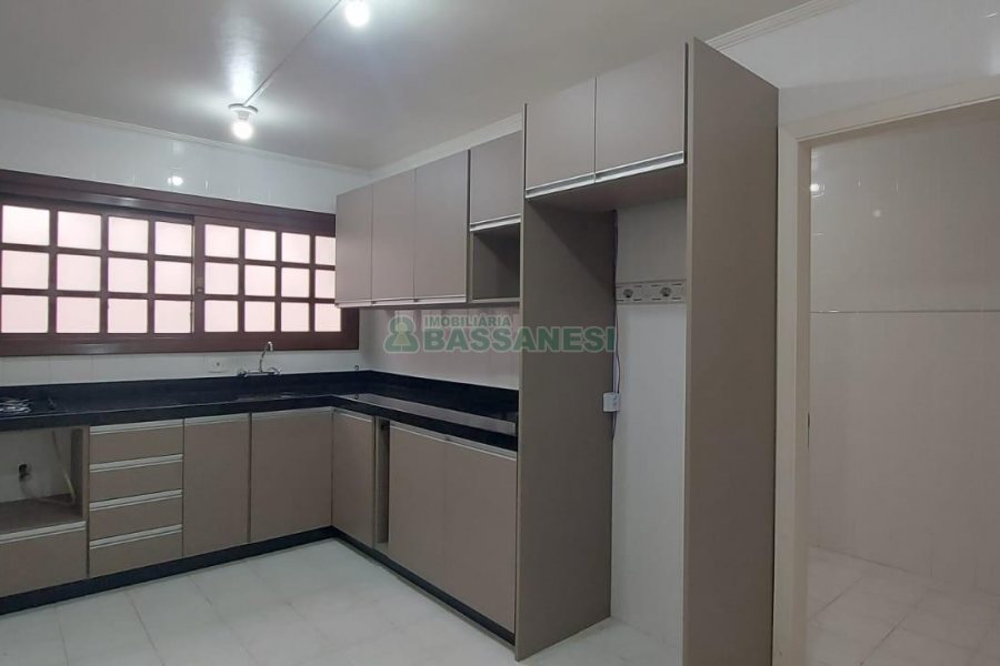 Apartamento com 106m², 3 dormitórios, 2 vagas, no bairro Santa Catarina em Caxias do Sul para Alugar