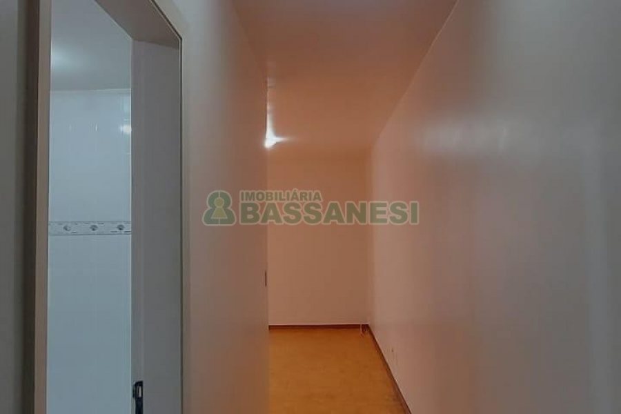 Apartamento com 106m², 3 dormitórios, 2 vagas, no bairro Santa Catarina em Caxias do Sul para Alugar