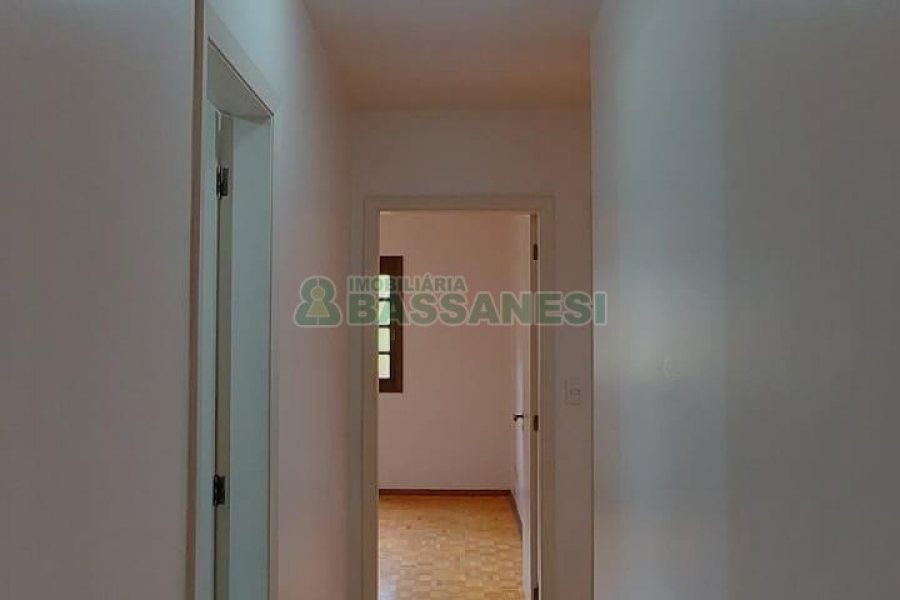 Apartamento com 106m², 3 dormitórios, 2 vagas, no bairro Santa Catarina em Caxias do Sul para Alugar