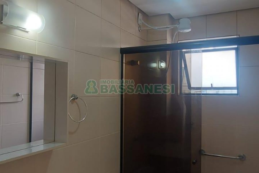 Apto Mobiliado com 55m², 1 dormitório, 1 vaga, no bairro Centro em Caxias do Sul para Alugar