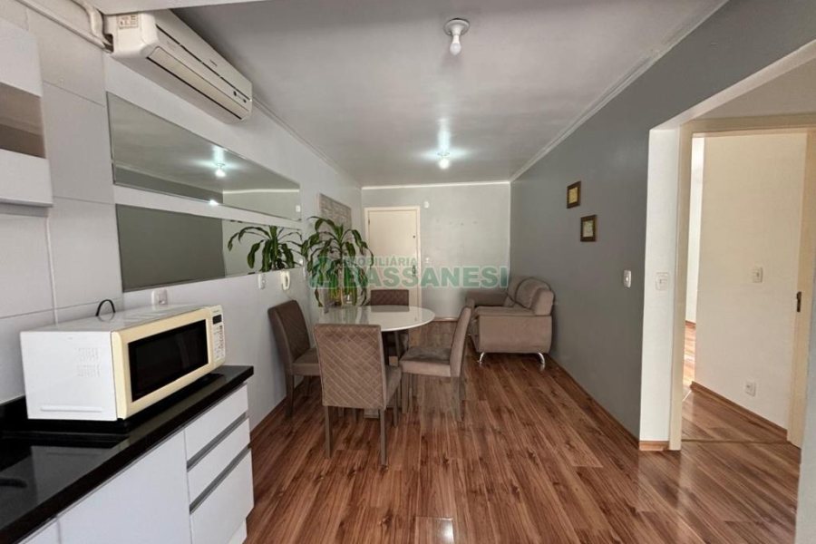 Apto Mobiliado com 76m², 2 dormitórios, 1 vaga, no bairro Jardelino Ramos em Caxias do Sul para Alugar