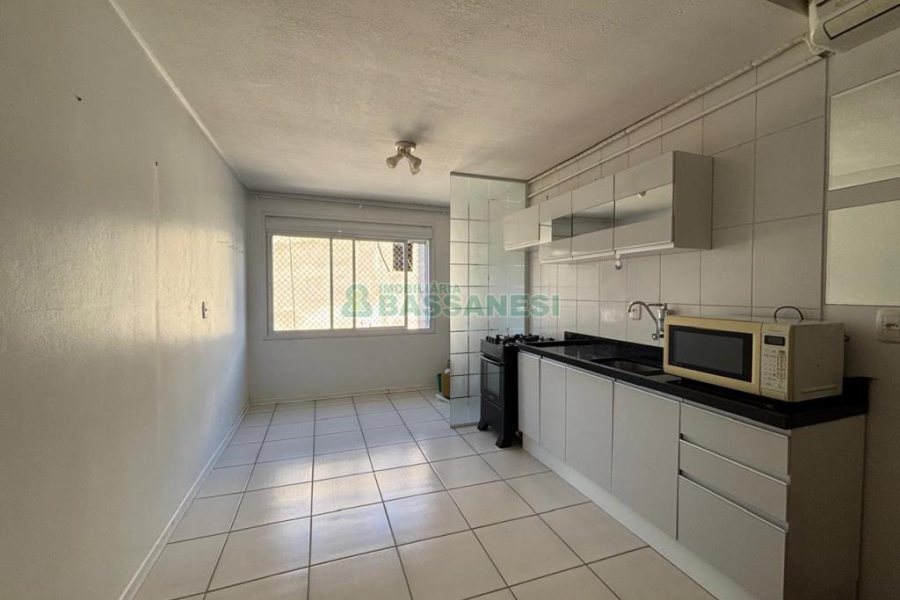 Apto Mobiliado com 76m², 2 dormitórios, 1 vaga, no bairro Jardelino Ramos em Caxias do Sul para Alugar
