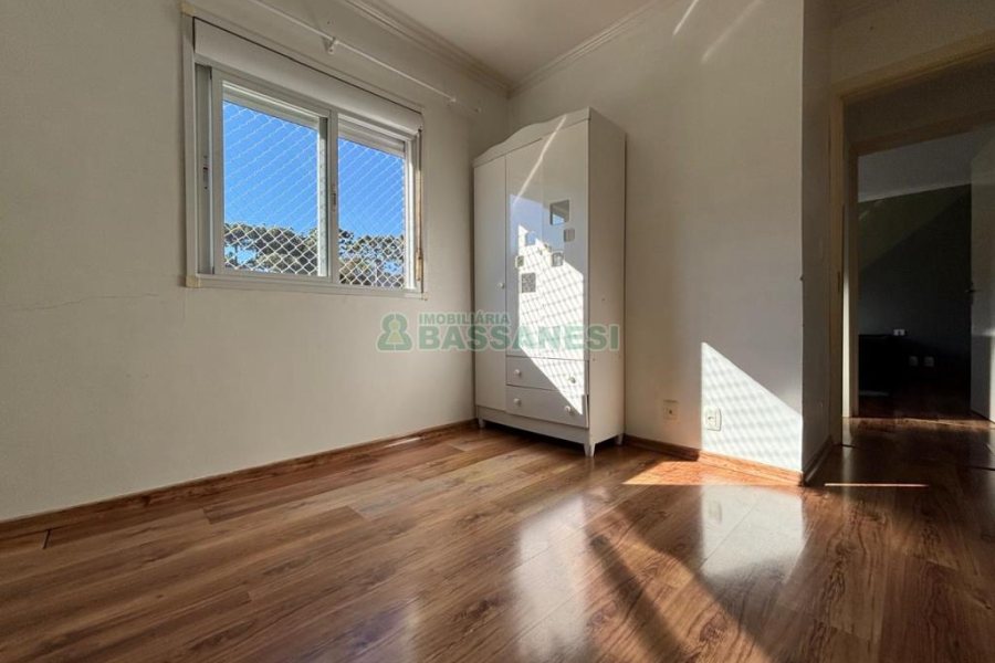 Apto Mobiliado com 76m², 2 dormitórios, 1 vaga, no bairro Jardelino Ramos em Caxias do Sul para Alugar