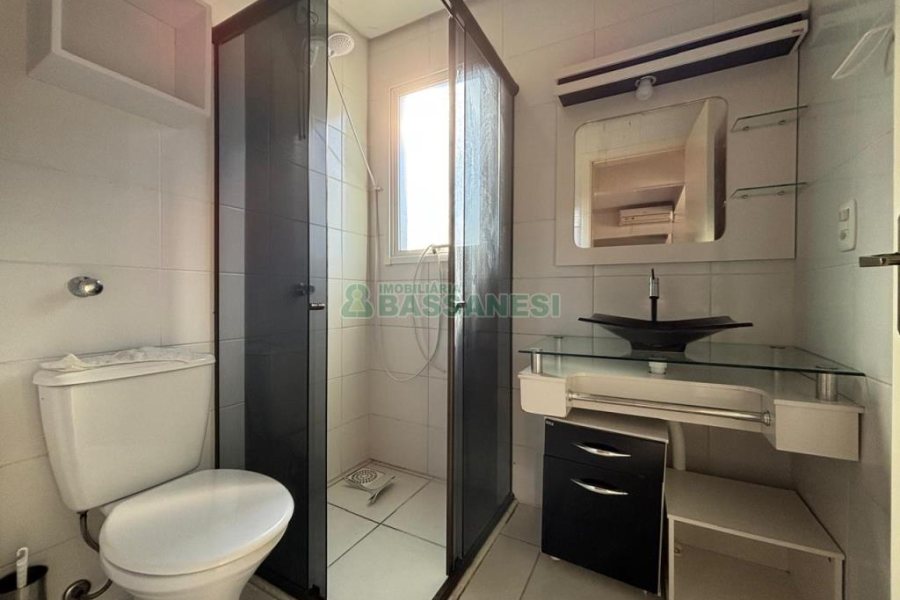 Apto Mobiliado com 76m², 2 dormitórios, 1 vaga, no bairro Jardelino Ramos em Caxias do Sul para Alugar