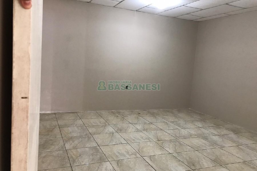 Loja com 117m², no bairro Panazzolo em Caxias do Sul para Comprar