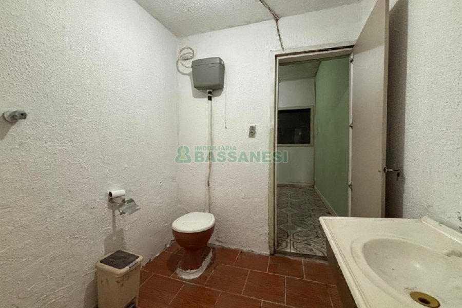 Pavilhão com 122m², no bairro Sagrada Família em Caxias do Sul para Alugar