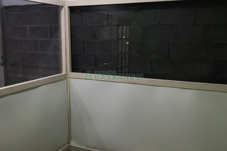 Pavilhão com 122m², no bairro Sagrada Família em Caxias do Sul para Alugar