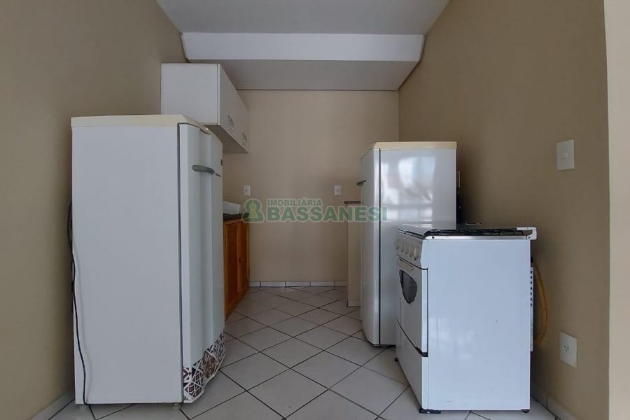 Apartamento com 30m², 1 dormitório, 1 vaga, no bairro Petrópolis em Caxias do Sul para Alugar
