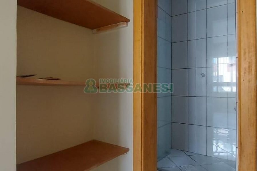 Apartamento com 30m², 1 dormitório, 1 vaga, no bairro Petrópolis em Caxias do Sul para Alugar