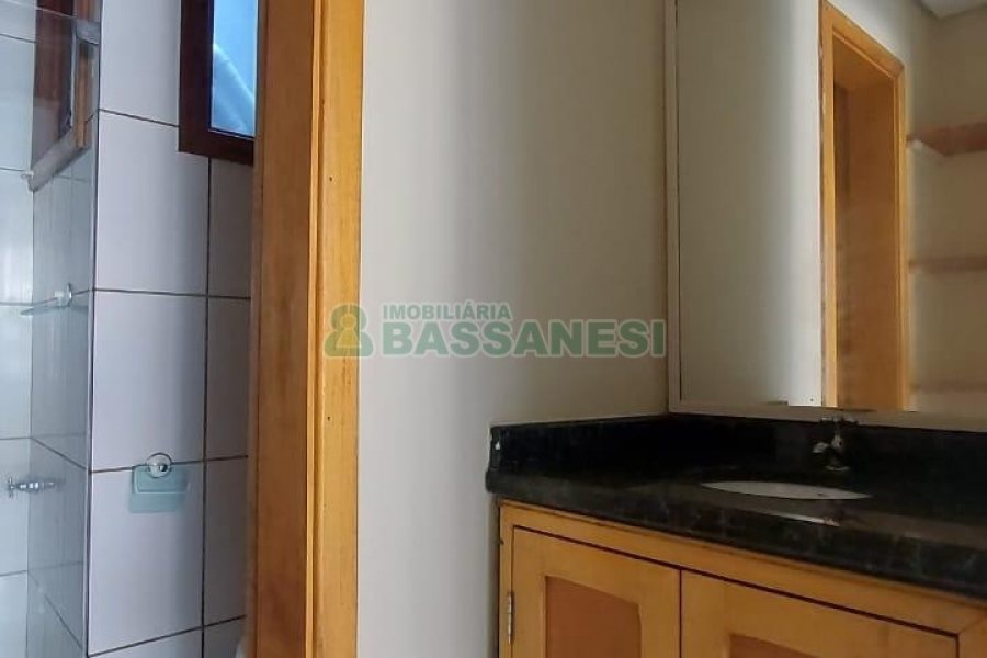 Apartamento com 30m², 1 dormitório, 1 vaga, no bairro Petrópolis em Caxias do Sul para Alugar