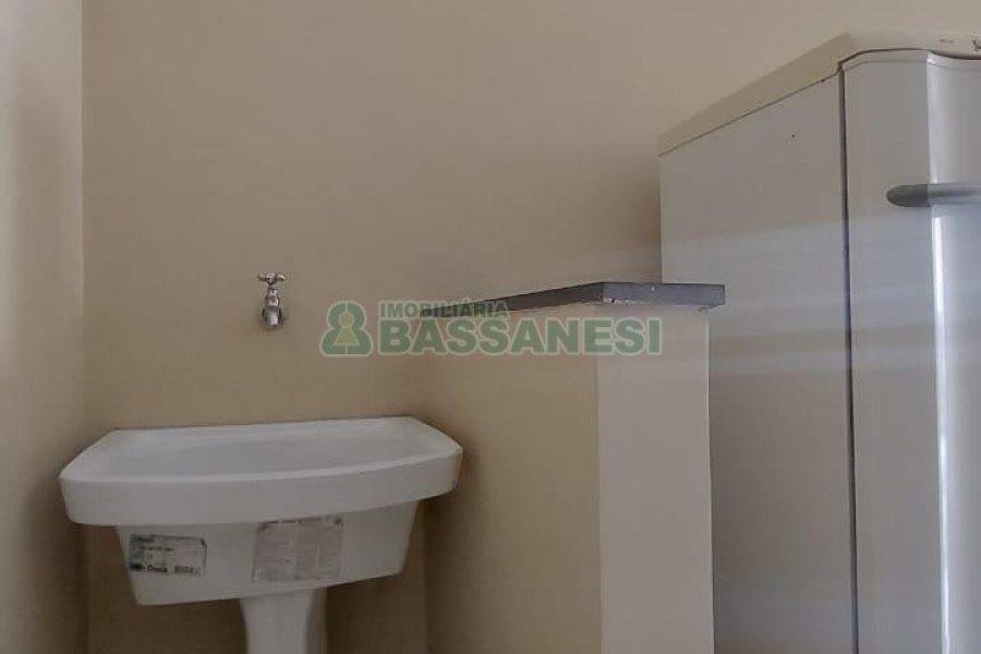 Apartamento com 30m², 1 dormitório, 1 vaga, no bairro Petrópolis em Caxias do Sul para Alugar
