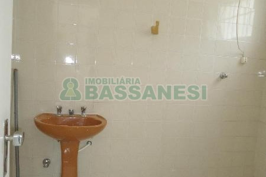 Sala com 46m², no bairro Centro em Caxias do Sul para Alugar