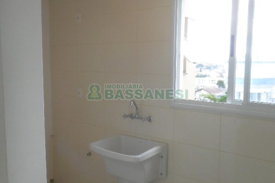 Apartamento com 58m², 1 dormitório, 1 vaga, no bairro Sagrada Família em Caxias do Sul para Alugar