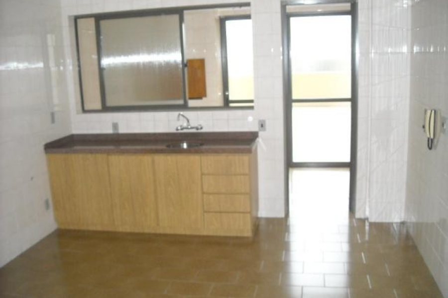 Apartamento com 170m², 3 dormitórios, 1 vaga, no bairro Lourdes em Caxias do Sul para Alugar