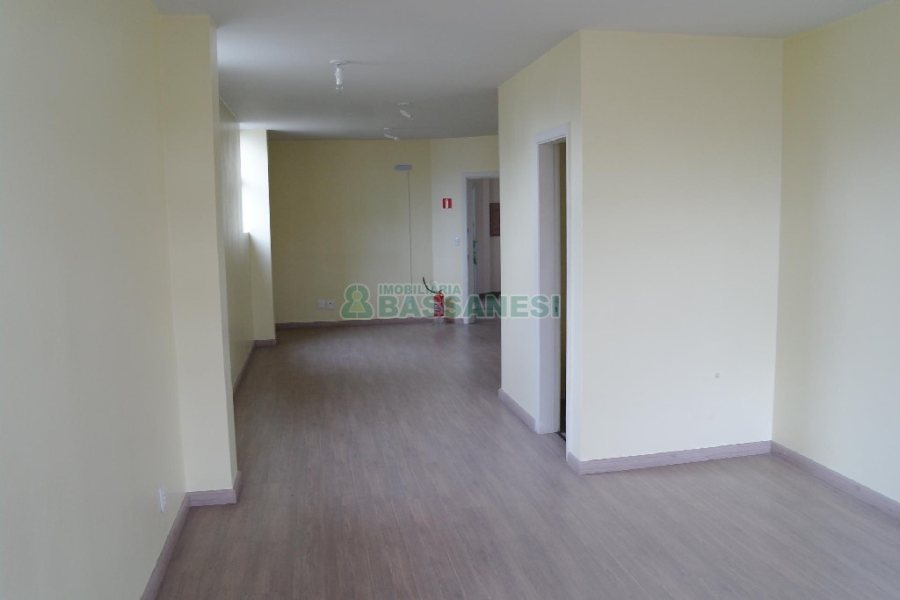 Sala com 45m², no bairro Centro em Caxias do Sul para Alugar