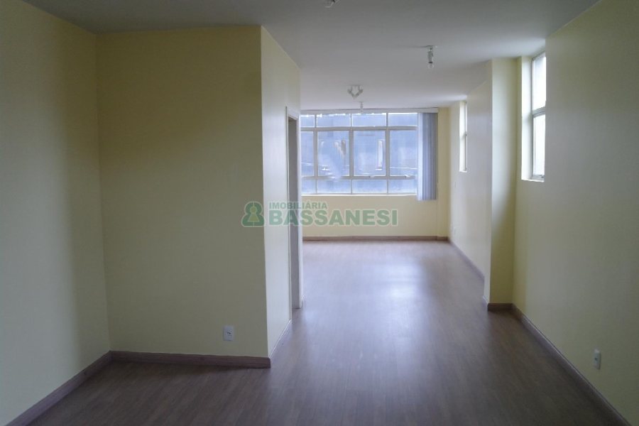 Sala com 45m², no bairro Centro em Caxias do Sul para Alugar