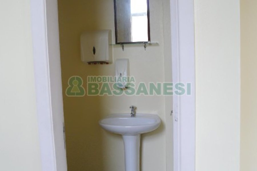 Sala com 45m², no bairro Centro em Caxias do Sul para Alugar